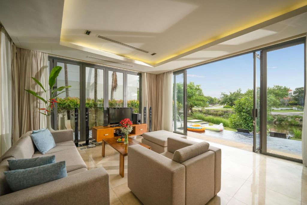 Biệt Thự Nhìn Ra Vườn