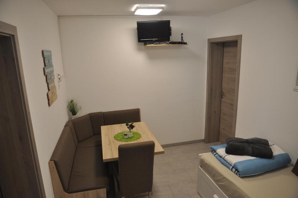TV a/nebo společenská místnost v ubytování Ferienwohnung Bärbel