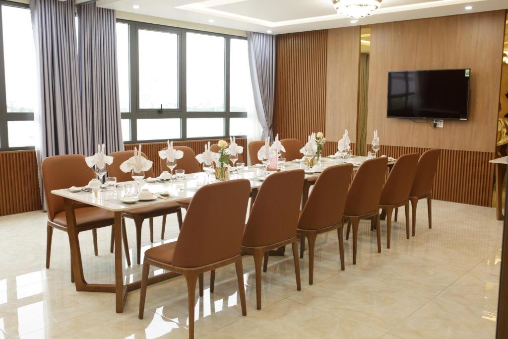 TV a/nebo společenská místnost v ubytování T.26 Hotel