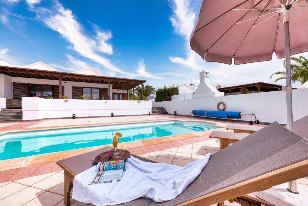 Kolam renang di atau dekat dengan Casa Guayre - Private Pool, BBQ, Air-Con and Ping-Pong By Lanzarote Vacation Homes
