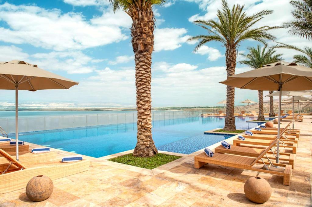 Bazén v ubytování Hilton Dead Sea Resort & Spa nebo v jeho okolí
