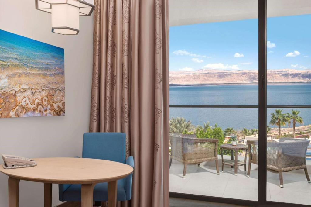Hilton Dead Sea Resort & Spa - Luxe Tweepersoonskamer Met Uitzicht Op Zee