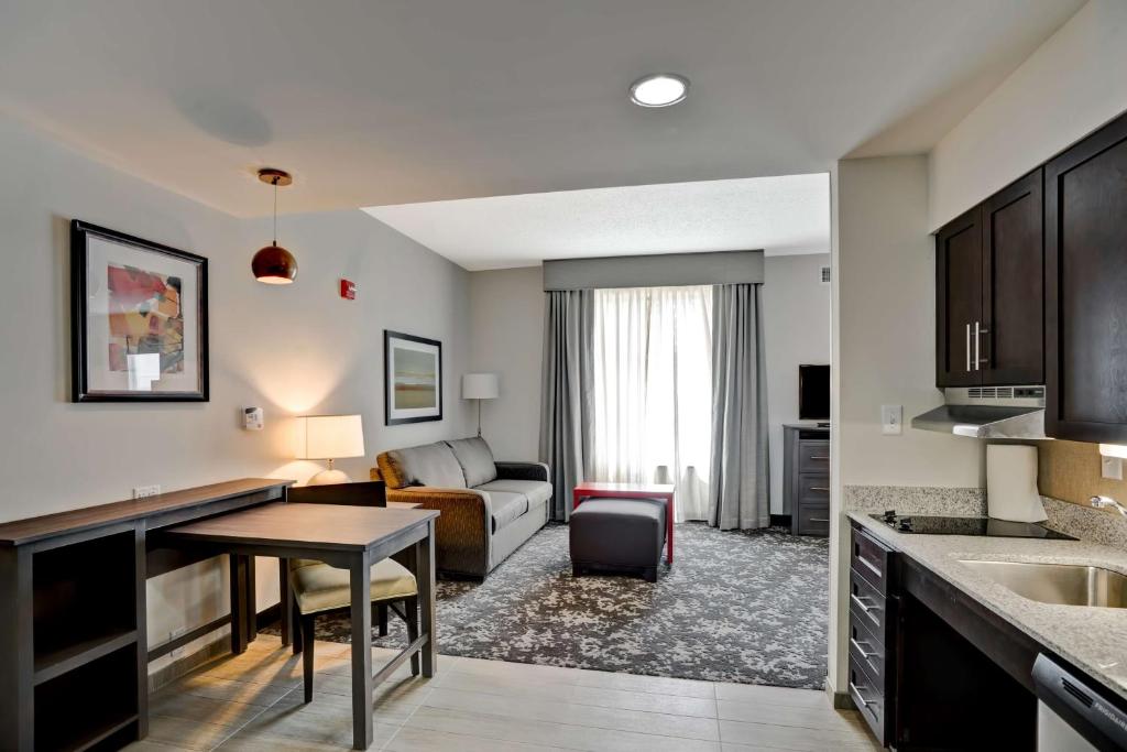 Kuchyň nebo kuchyňský kout v ubytování Homewood Suites by Hilton Tyler