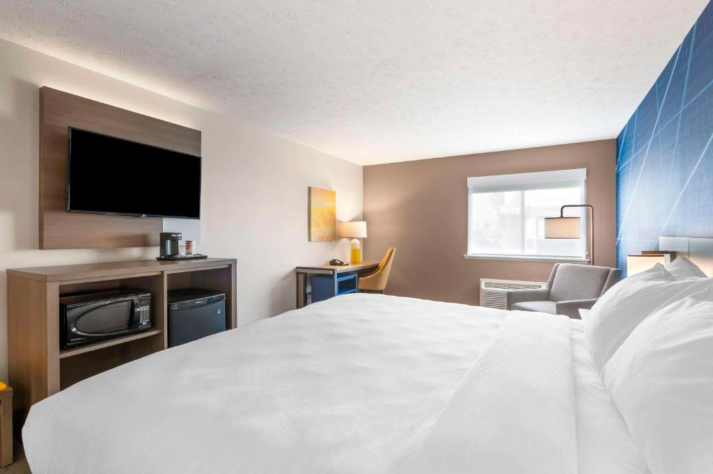 Comfort Inn Edinburgh - Columbus - King Room - Non-Smoking