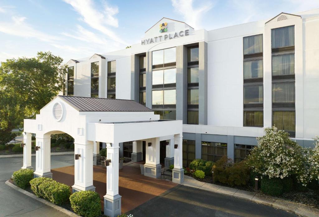 ナッシュビルにあるHyatt Place Nashville Oprylandのマリオットホテル入口