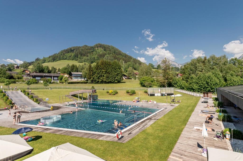 Bazén v ubytování Hotel Loy nebo v jeho okolí