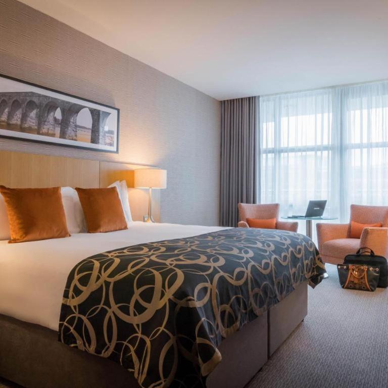 Clayton Hotel Dublin Airport - 