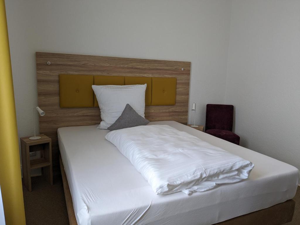 Postel nebo postele na pokoji v ubytování Gasthaus Mandelhof