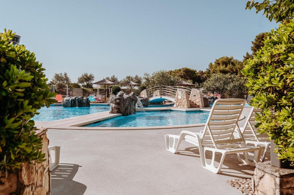 Bazén v ubytování Matilde Beach Resort nebo v jeho okolí