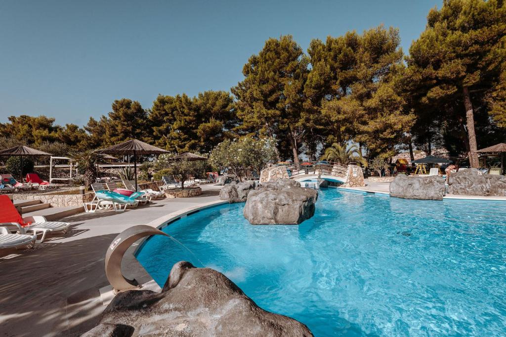 Bazén v ubytování Matilde Beach Resort nebo v jeho okolí