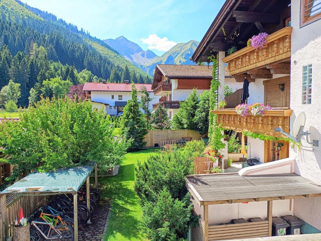 Nespecifikovaný výhled na hory nebo výhled na hory při pohledu z apartmánu