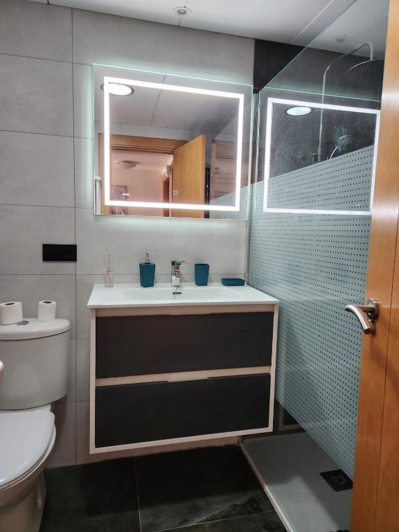 Fotografia z galérie ubytovania Bajo precioso en primera línea de Vera-Playa con piscina privada y terraza! v destinácii Vera