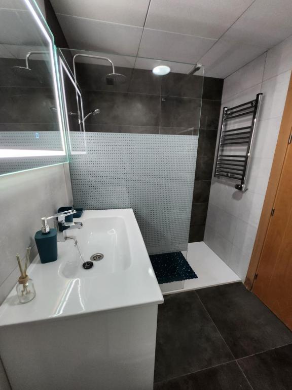 Fotografia z galérie ubytovania Bajo precioso en primera línea de Vera-Playa con piscina privada y terraza! v destinácii Vera