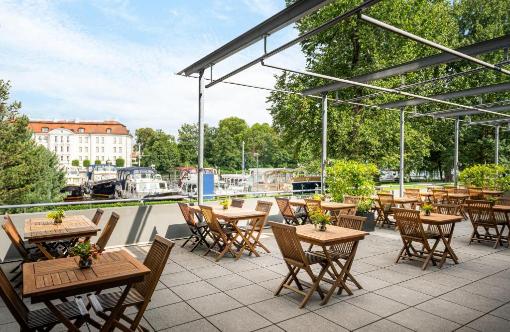 Restaurace v ubytování NYX Hotel Berlin Köpenick by Leonardo Hotels