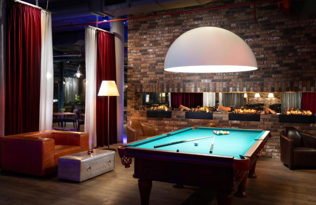 Biliár nebo kulečník v ubytování NYX Hotel Berlin Köpenick by Leonardo Hotels