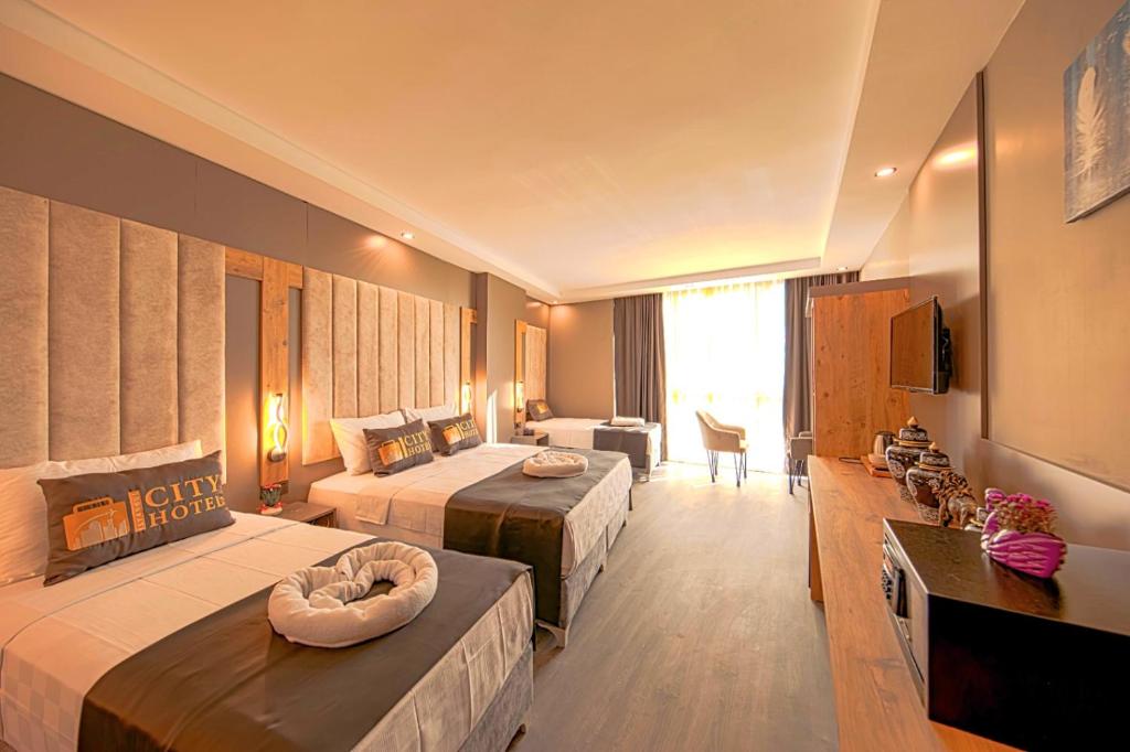 Postel nebo postele na pokoji v ubytování İstanbul City Airport Hotel