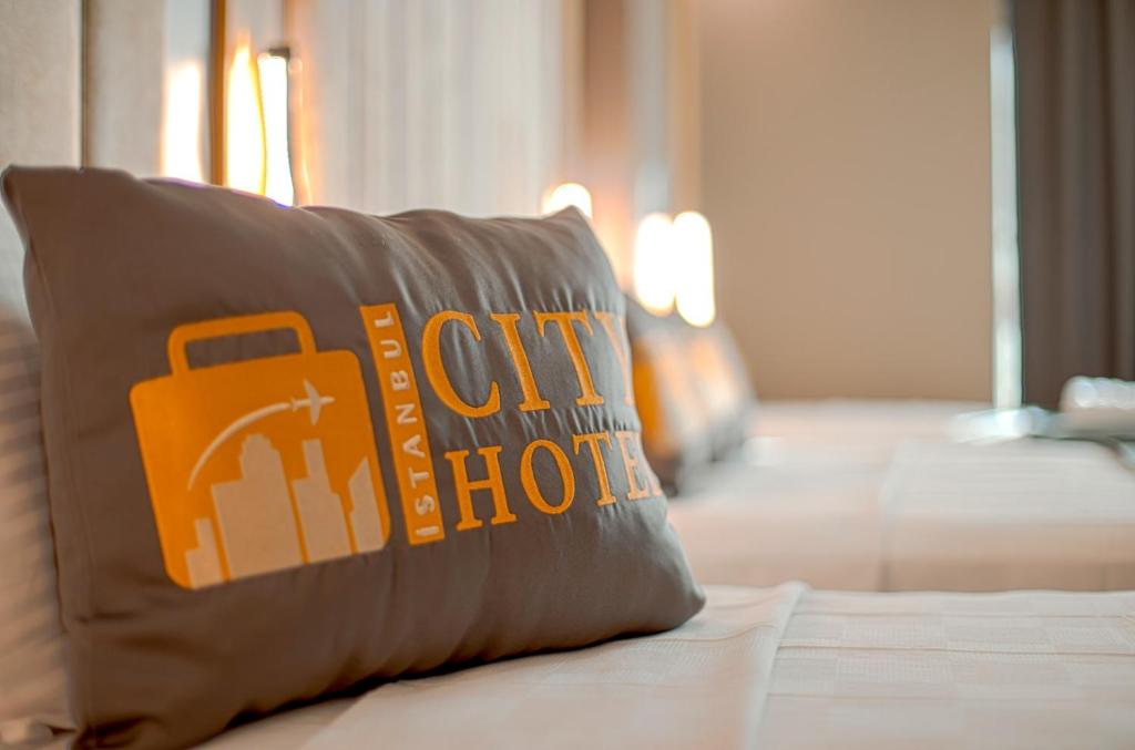 Postel nebo postele na pokoji v ubytování İstanbul City Airport Hotel