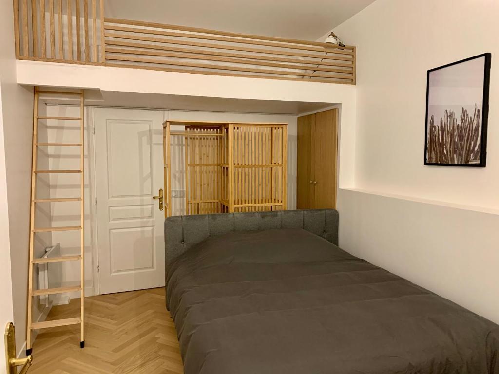 Posteľ alebo postele v izbe v ubytovaní Charming loft style appartment in center of marais