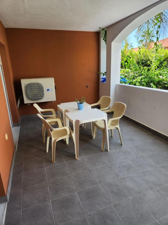 Posedenie v ubytovaní ¡Bajo extraordinario con vistas a la piscina y terraza!