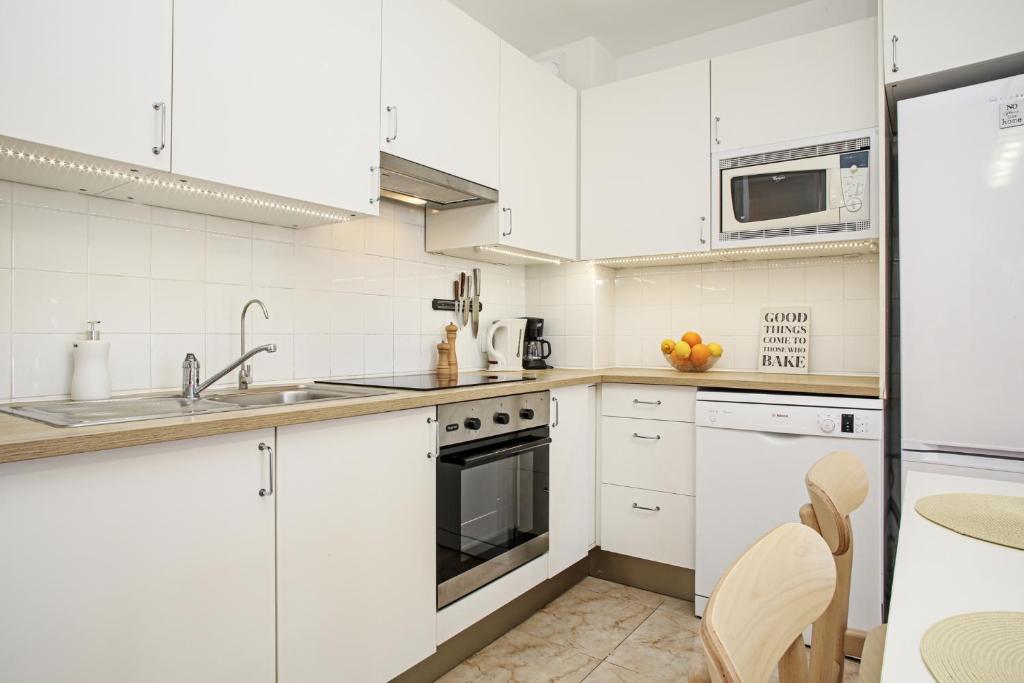 Kuchyň nebo kuchyňský kout v ubytování Sand Club Apartment 202
