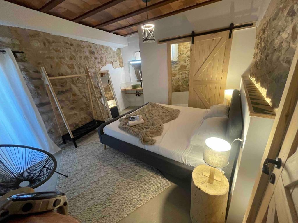 Postel nebo postele na pokoji v ubytování Castell de l'Aguda