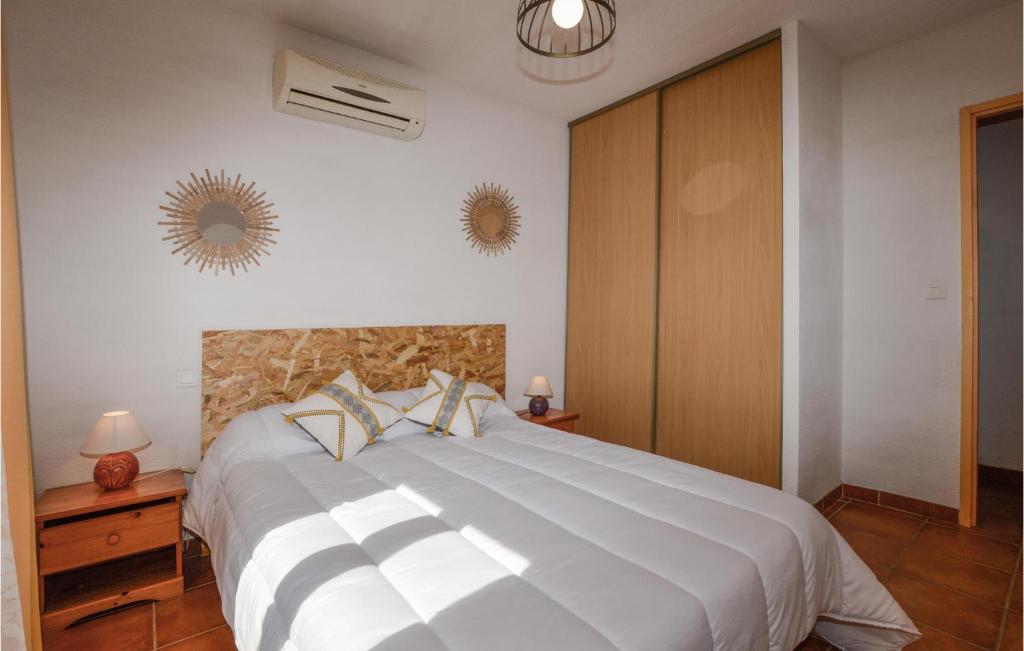 Llit o llits en una habitaci&oacute; de Nice Home In Casalabriva With Wifi