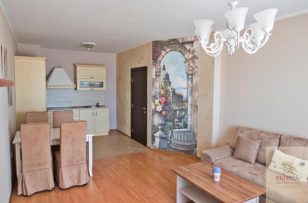 Deluxe One-Bedroom Apartment