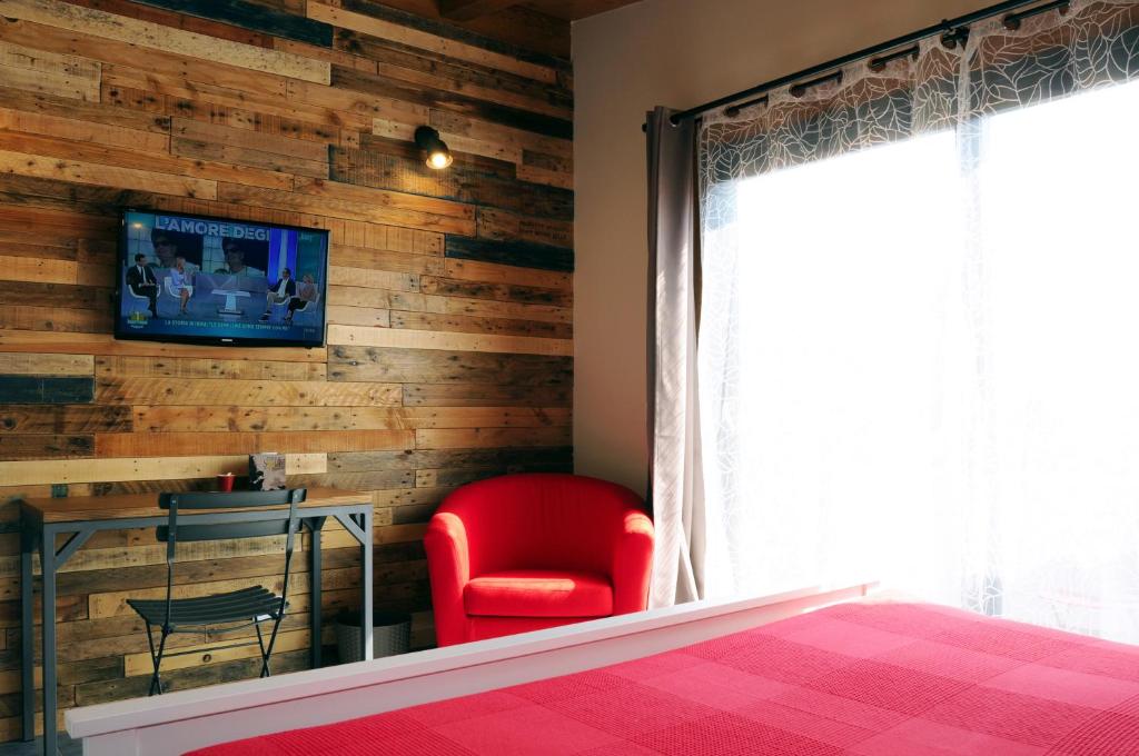 A television and/or entertainment centre at TerraSole Bakery B&B