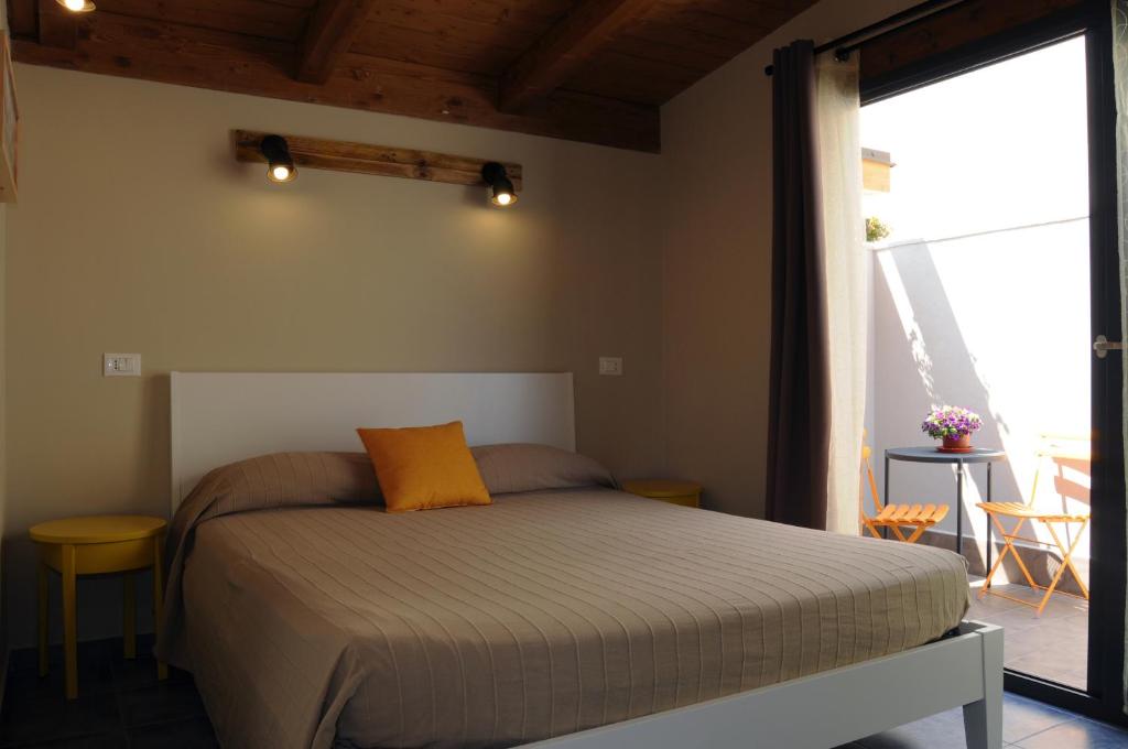 A bed or beds in a room at TerraSole Bakery B&B
