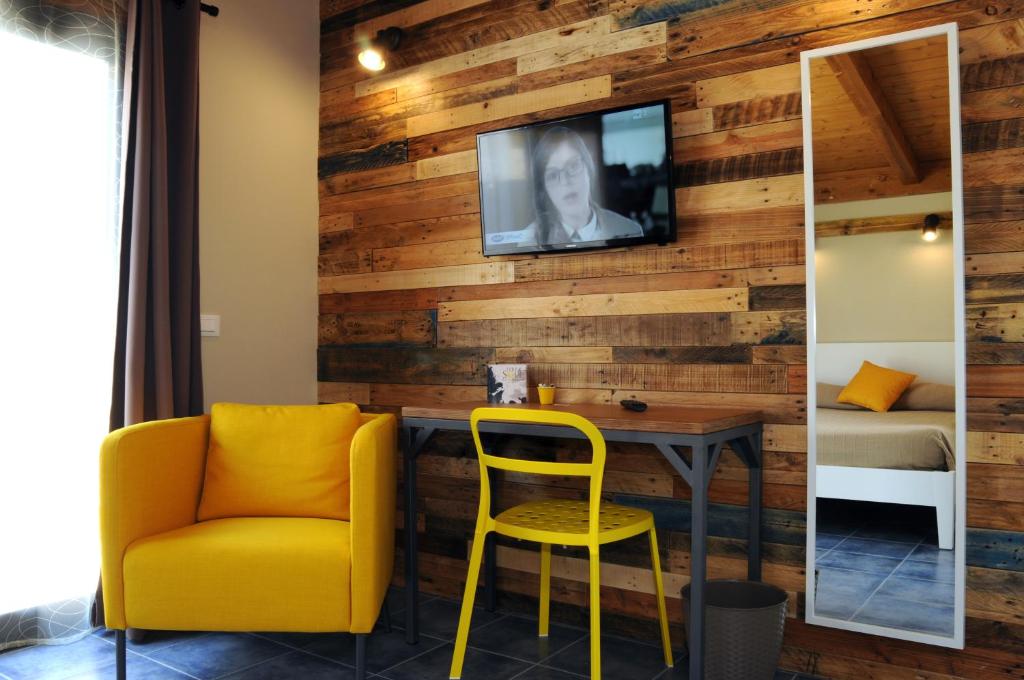 A television and/or entertainment centre at TerraSole Bakery B&B
