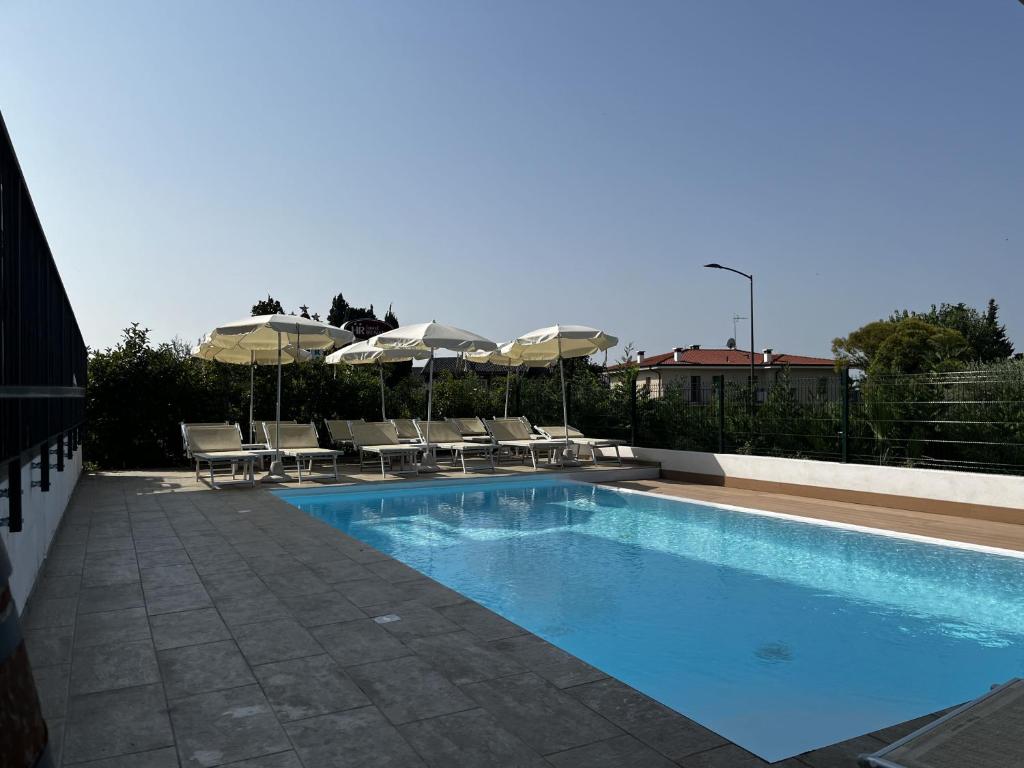Bazén v ubytování Hotel Renata nebo v jeho okolí