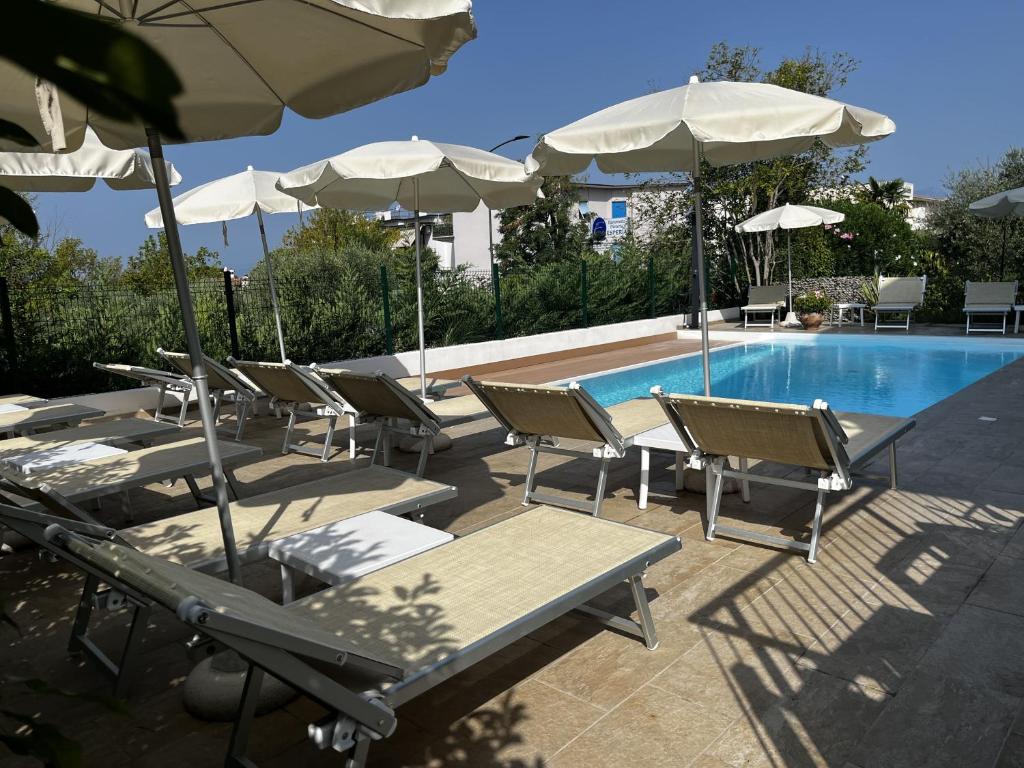 Bazén v ubytování Hotel Renata nebo v jeho okolí