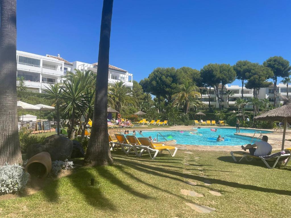 Bazén v ubytování Precioso estudio en zona residencial Rancho Miraflores nebo v jeho okolí