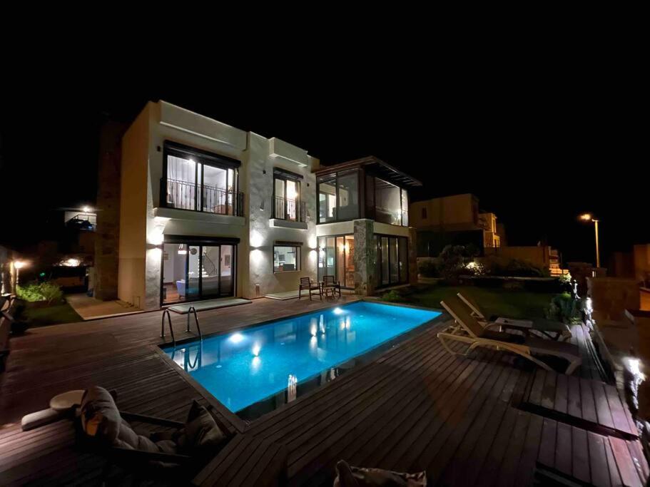 Bazén v ubytování Private pool, +A Luxury, New built villa nebo v jeho okolí