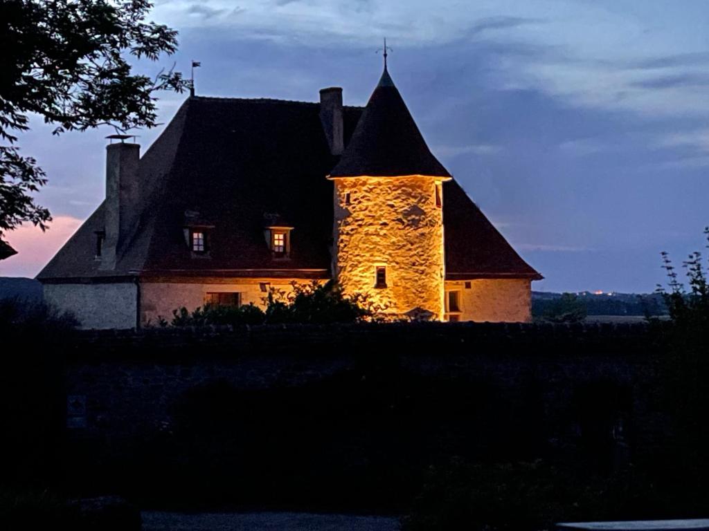 an old house with a light on the side of it at Maison d'Hôte du Chateau de Fontariol in Le Theil