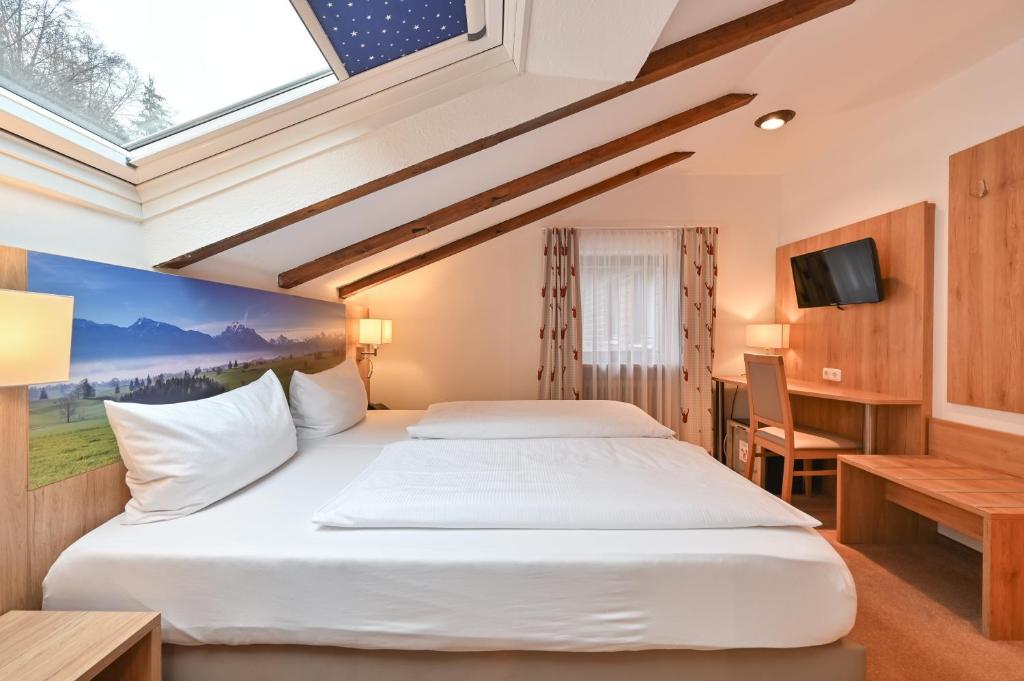 Postel nebo postele na pokoji v ubytování Hotel Ruchti - Zeit für mich