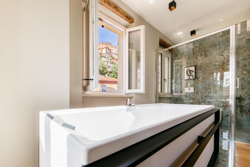 Koupelna v ubytování San Tommaso Suites