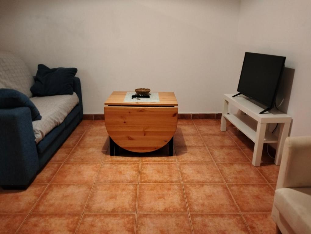 TV a/nebo společenská místnost v ubytování The clock