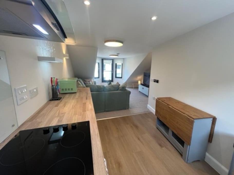 Kuchyň nebo kuchyňský kout v ubytování Flat in Gourock - The Wedge