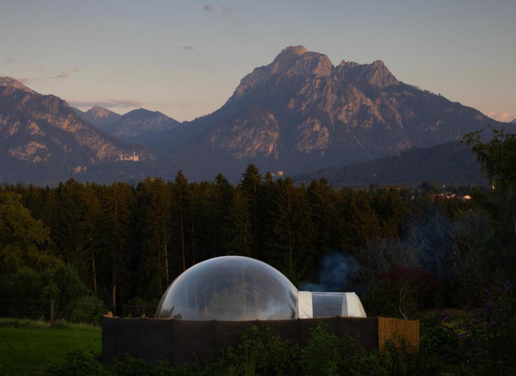 Un centro y un centro en Bubble Tent Füssen im Allgäu, en Füssen