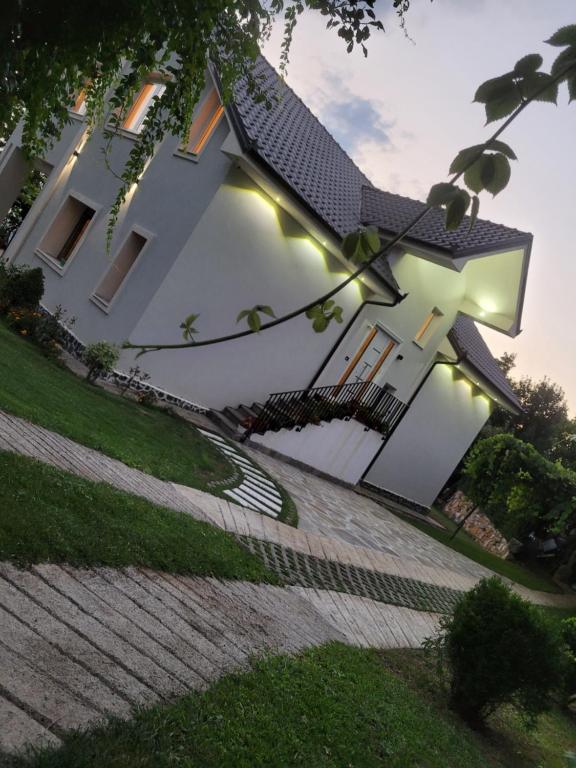 Bujtina Bezhani Gjinar - Image 6