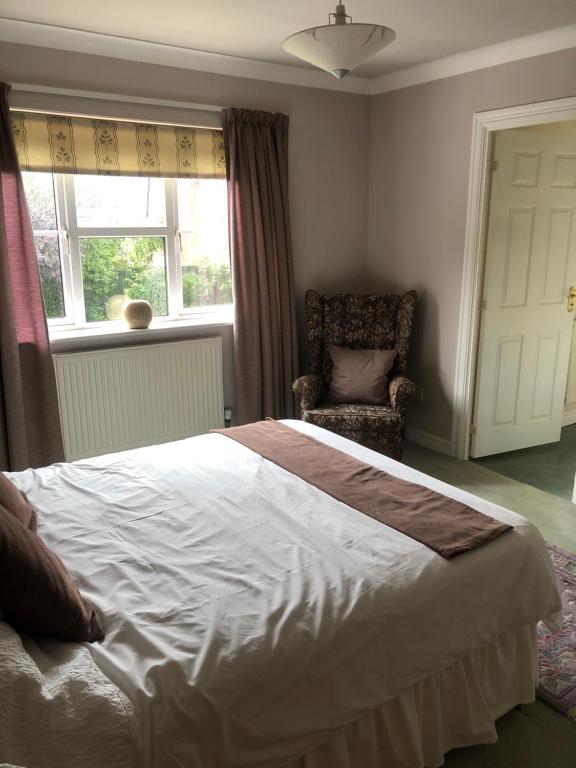 Cherry Trees - Double Room With Private Bathroom