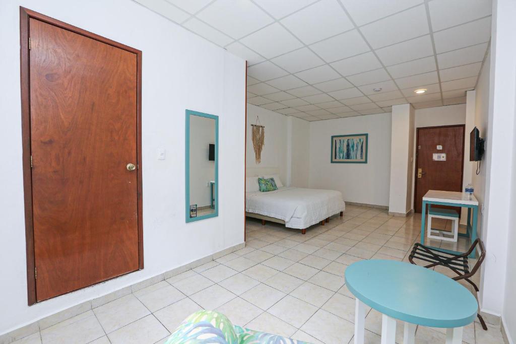 Postel nebo postele na pokoji v ubytování Hotel & Suites Arges - Centro Chetumal