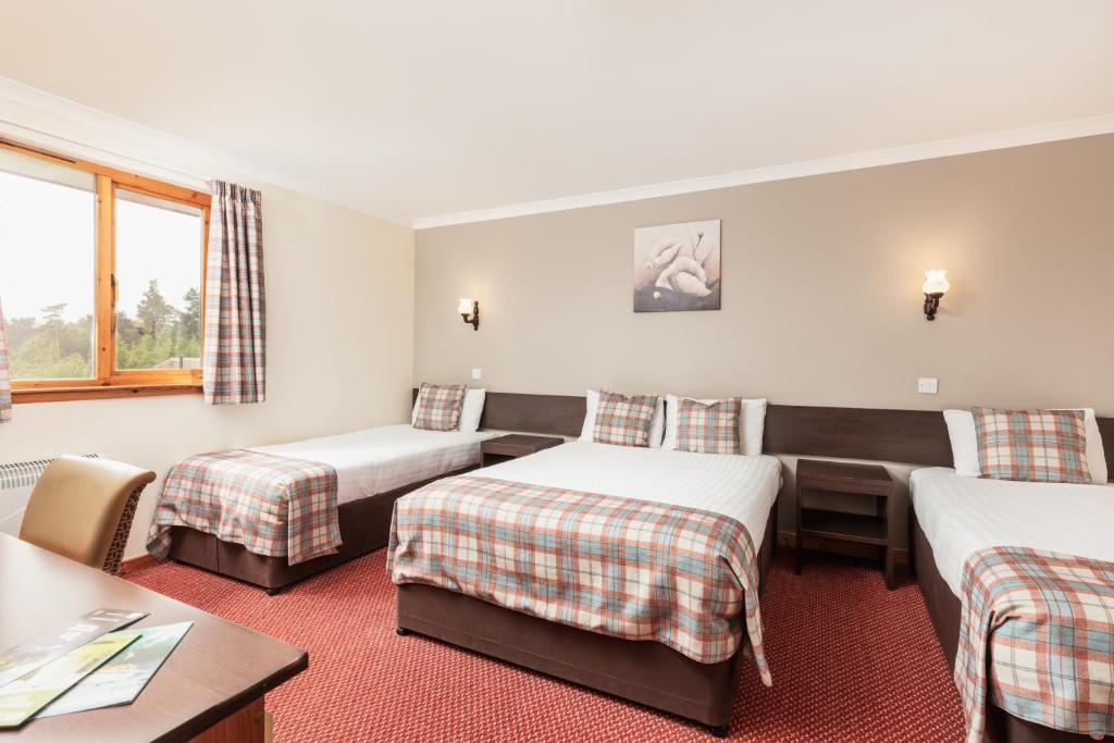 Postel nebo postele na pokoji v ubytování Highlander Hotel ‘A Bespoke Hotel’