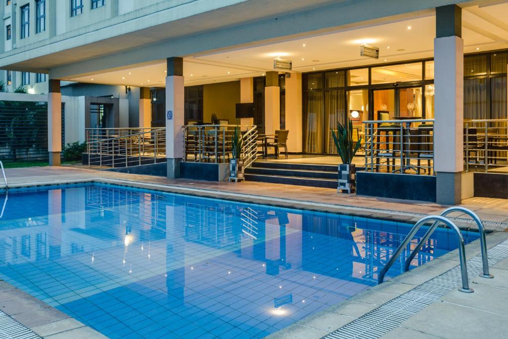 Bazén v ubytování Protea Hotel by Marriott Benin City Select Emotan nebo v jeho okolí