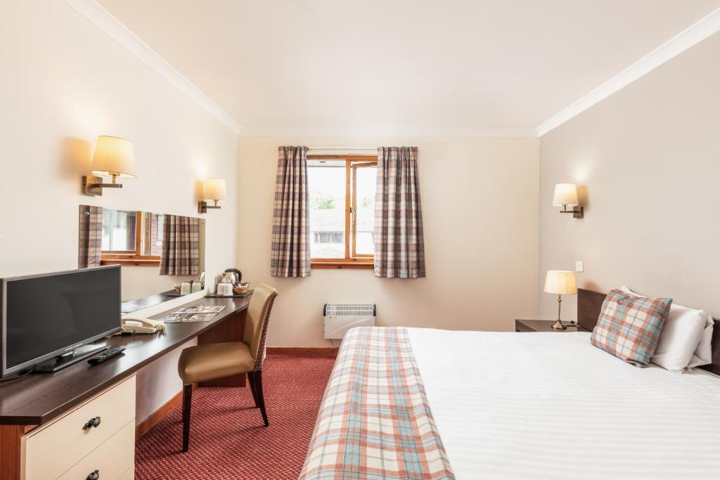 TV a/nebo společenská místnost v ubytování Highlander Hotel ‘A Bespoke Hotel’