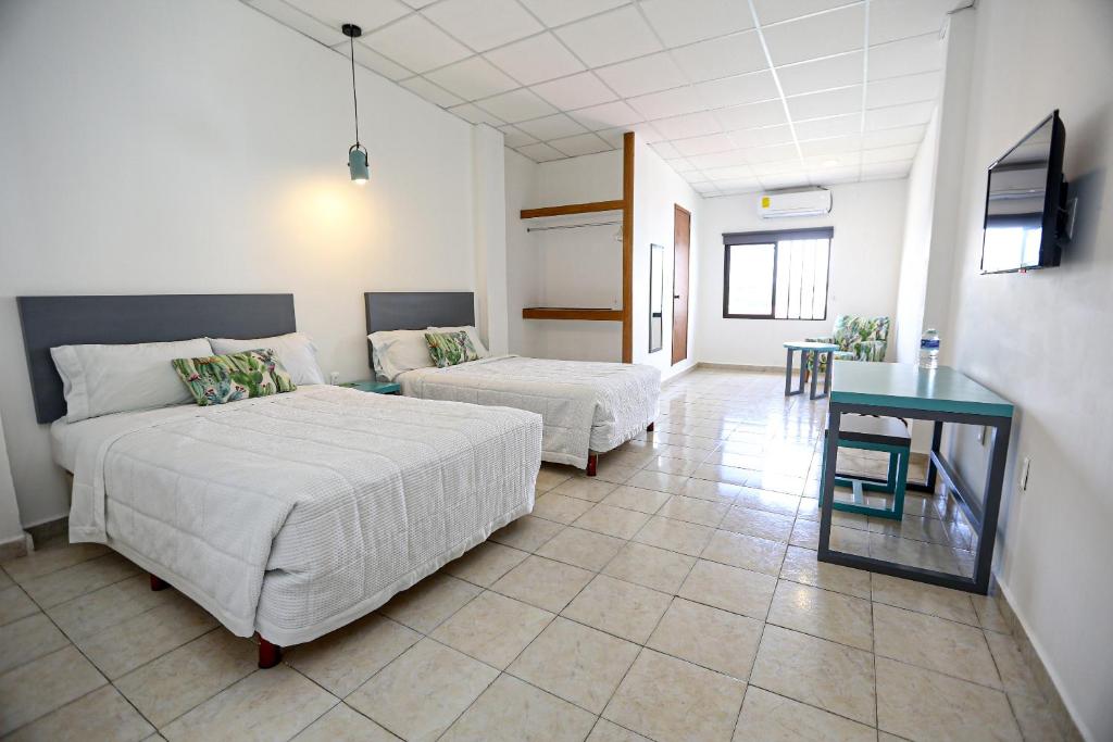 Postel nebo postele na pokoji v ubytování Hotel & Suites Arges - Centro Chetumal