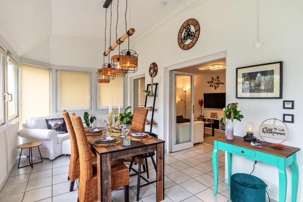 a dining room and living room with a table at Bei s' Herrs in Rheinmunster