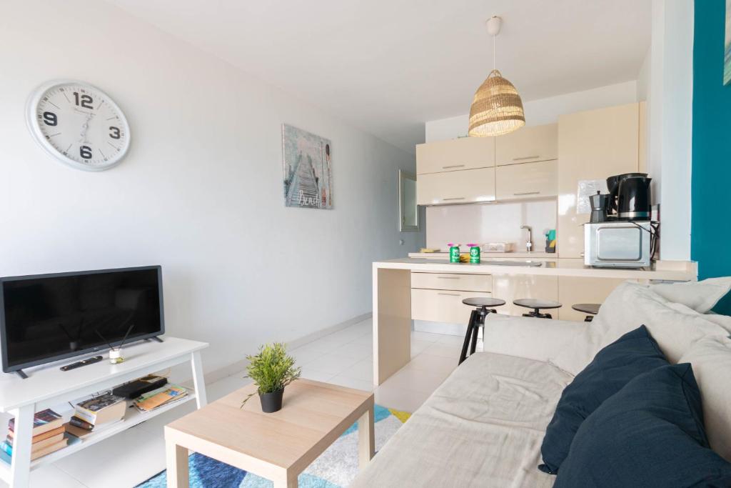 Kuchyň nebo kuchyňský kout v ubytování Blue Vista Apartment