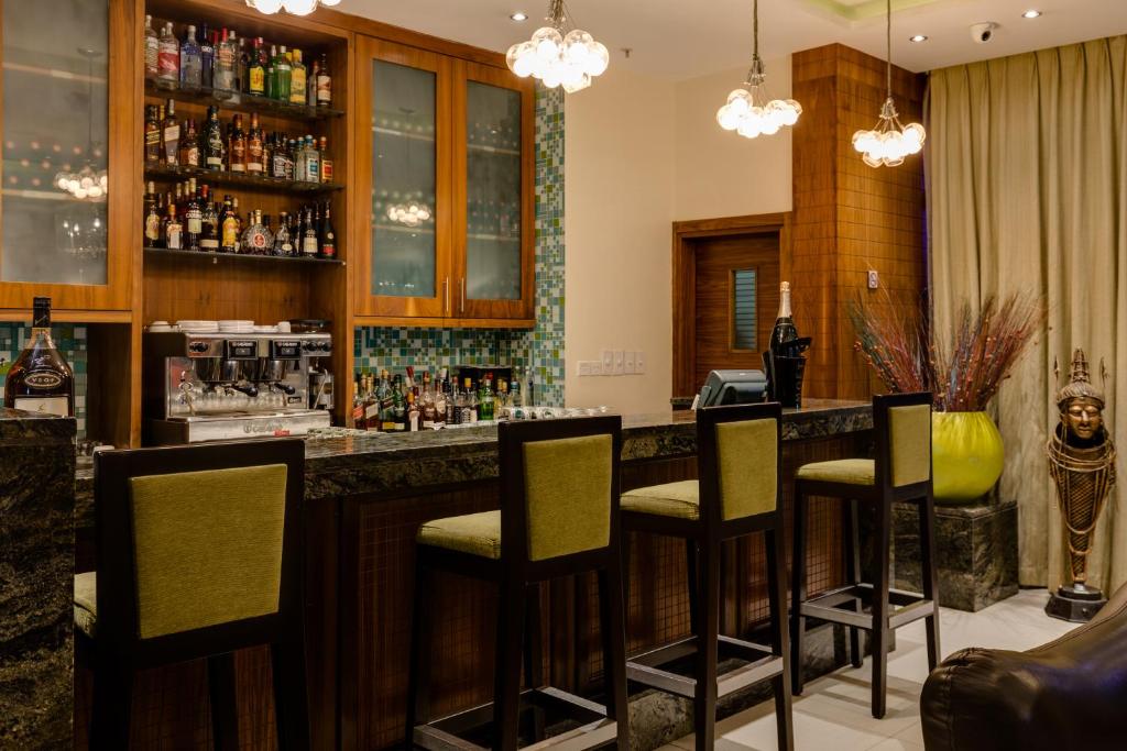 Lounge nebo bar v ubytování Protea Hotel by Marriott Benin City Select Emotan